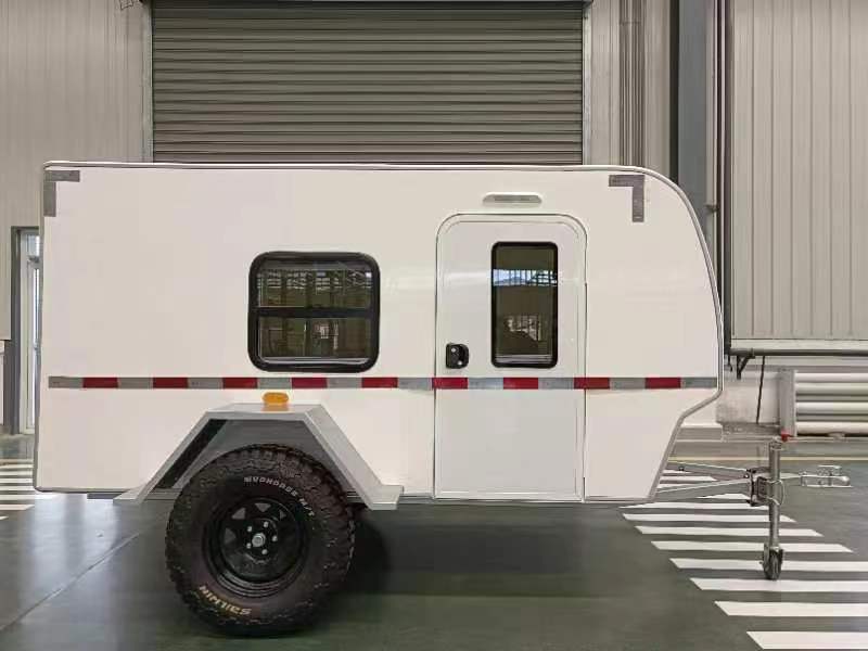 易家房車(chē)生產(chǎn)的小型拖掛房車(chē)