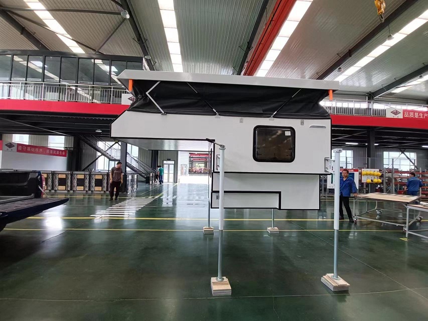 易家房車(chē)生產(chǎn)皮卡房箱，代工定制背馱式房車(chē)，背馱房箱價(jià)格